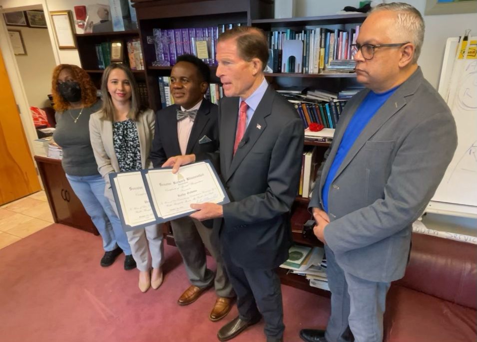 Sen. Richard Blumenthal honoring Doctor Dana Wade and Monitor My Health organization